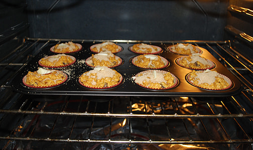 cupcake on molding pan thumbnail
