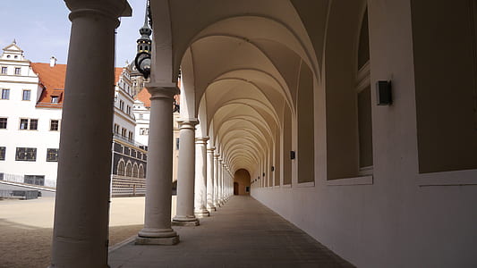 empty hallway of building with pillars thumbnail