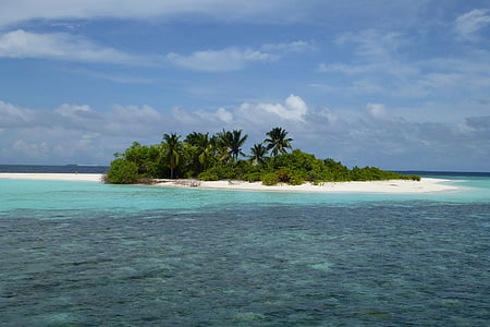 island in the middle of water thumbnail