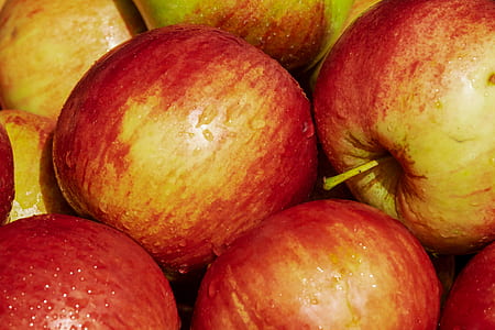 bunch of red apples thumbnail