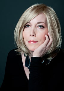 woman wearing black long-sleeved shirt thumbnail