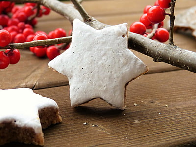 star accent cookie near on berry thumbnail