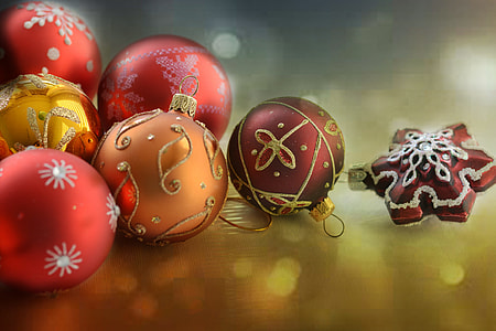 selective focus photography of six christmas balls thumbnail