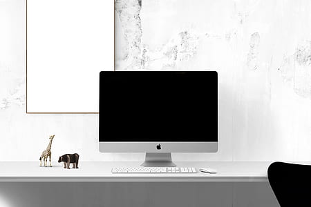 silver iMac on table thumbnail