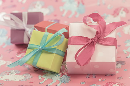 four assorted gift boxes thumbnail