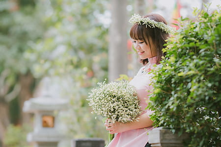woman holding bouquet of flowers thumbnail