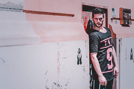 Man Wearing Black T-shirt thumbnail