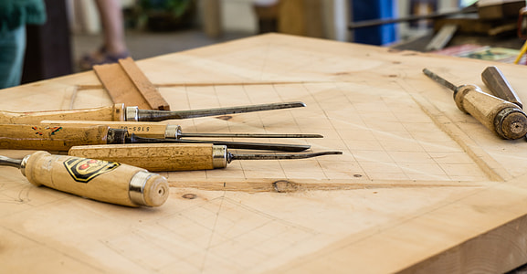 chisel set on table thumbnail
