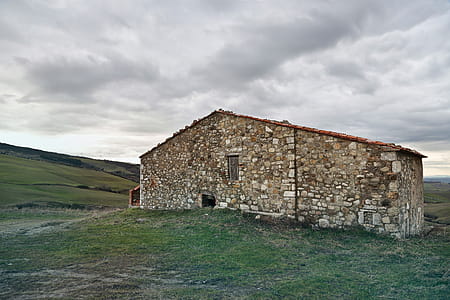 View Of Stone Cottage In Italy thumbnail