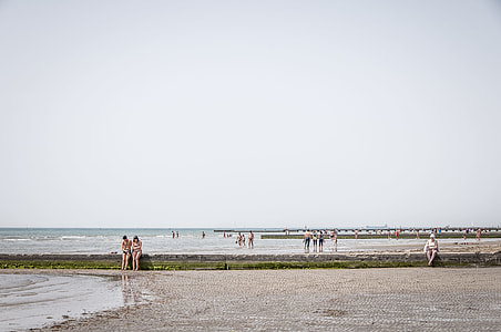 people on shoreline thumbnail