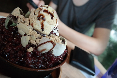 brown beans with vanilla ice cream thumbnail