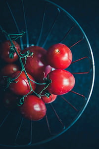 red tomatoes thumbnail