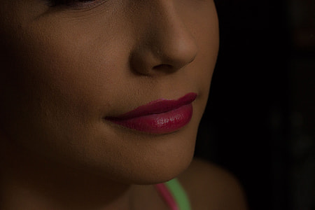 women's pink lips thumbnail