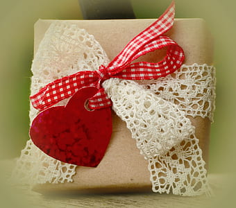 brown box with white lace ribbon thumbnail