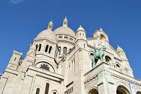low-angle photography of beige concrete cathedral thumbnail