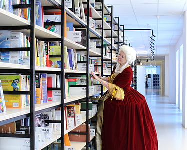 woman looking for books thumbnail