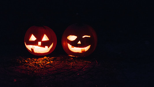 two Halloween pumpkins thumbnail