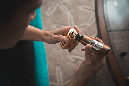 person dropping juice on vape coils thumbnail