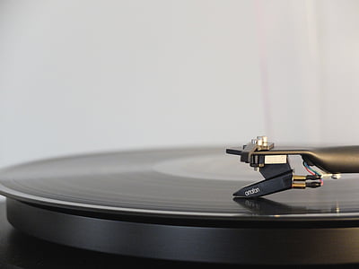 black vinyl player on focus photography thumbnail