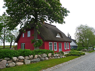 red painted house thumbnail