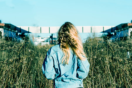 shallow focus photography of woman back thumbnail