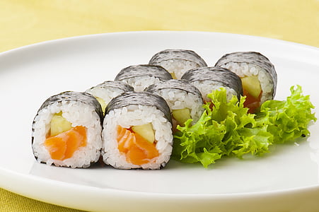 photograph of salmon maki roll thumbnail