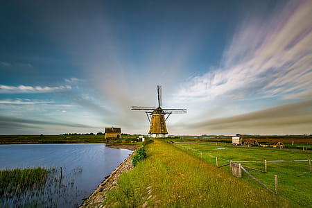 Windmill on Lake thumbnail