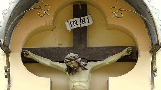 close-up photography of The Crucifix statue thumbnail
