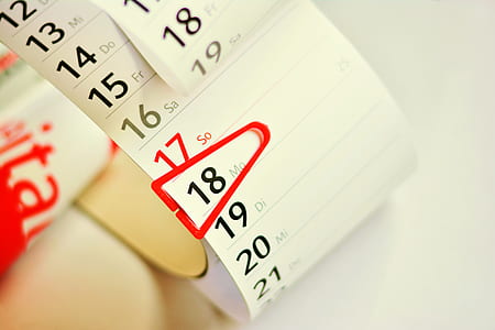 white calendar note thumbnail