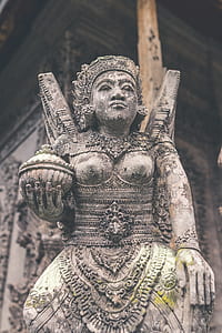 woman statue thumbnail