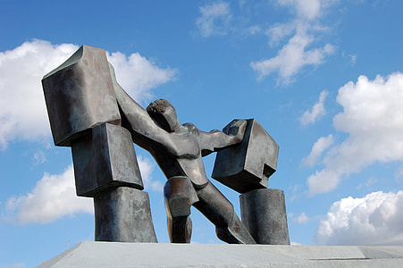 Outdoor sculpture of Samson in Ashdod, Israel thumbnail