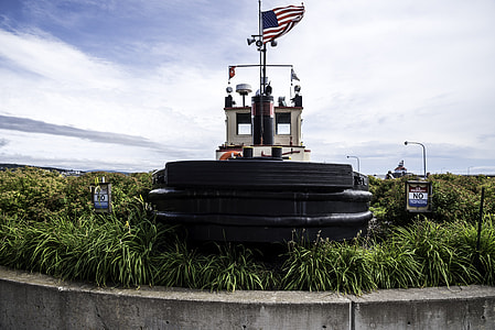 Tugboat landmark near Maritime Museum in Duluth, Minnesota thumbnail