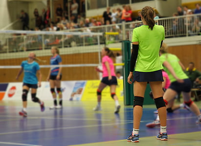 2 teams playing volleyball thumbnail