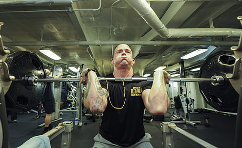 man lifting barbell thumbnail