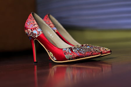 pair of red-and-white pointed-toe stilettos thumbnail