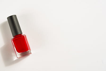 red nail polish thumbnail