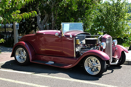 red classic car thumbnail
