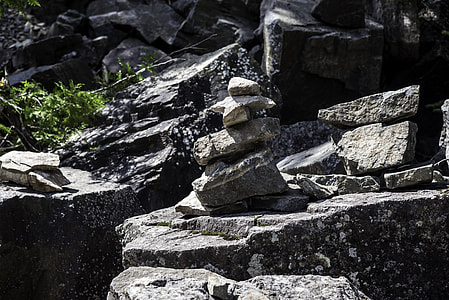 Rock Marker at Eagle Canyon, Ontario thumbnail