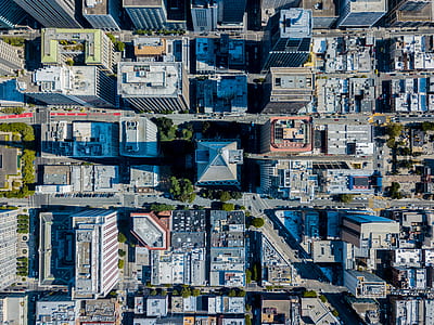 aerial view photography of city thumbnail
