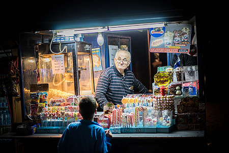 boy buying a candy photography thumbnail