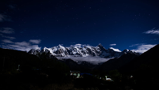 landscape photo of snowy mountains thumbnail