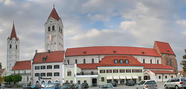 The Moosburg building in Munich thumbnail