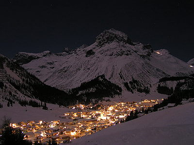 houses and mountain photography thumbnail
