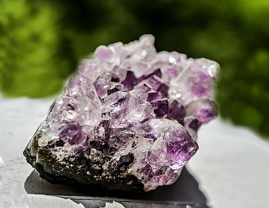 closeup photography of purple geode stone thumbnail