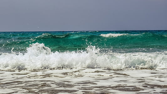 splashing waves on seashore thumbnail