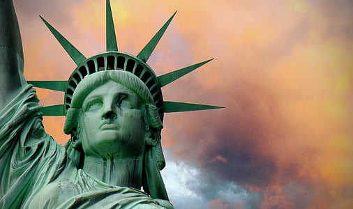 closeup photo of Statue of Liberty thumbnail