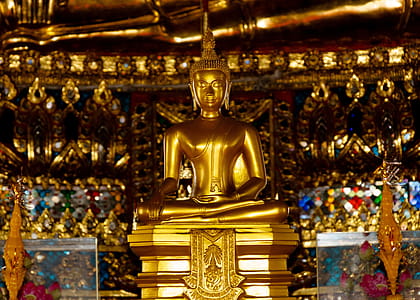Statue in Temple thumbnail