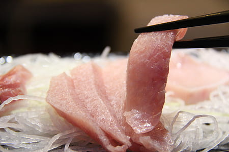 sliced sushi in closeup photography thumbnail