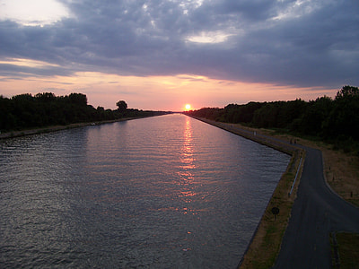 Albert Canal at Sunset near Hasselt, Belgium thumbnail