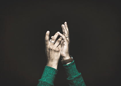 focus photo raising hands thumbnail
